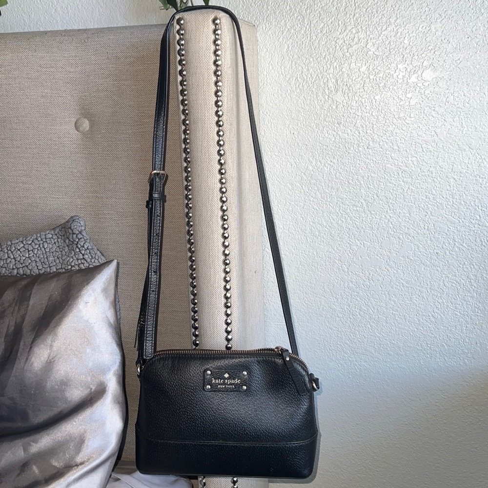 Kate Spade cross body purse. Black.